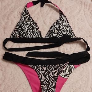 Volcom bikini black and white set as is